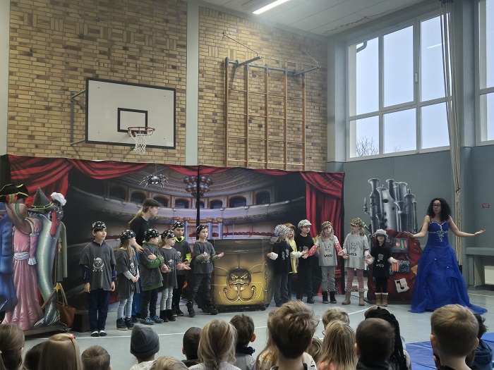 Auftritt der Schüler mit den Opernrettern