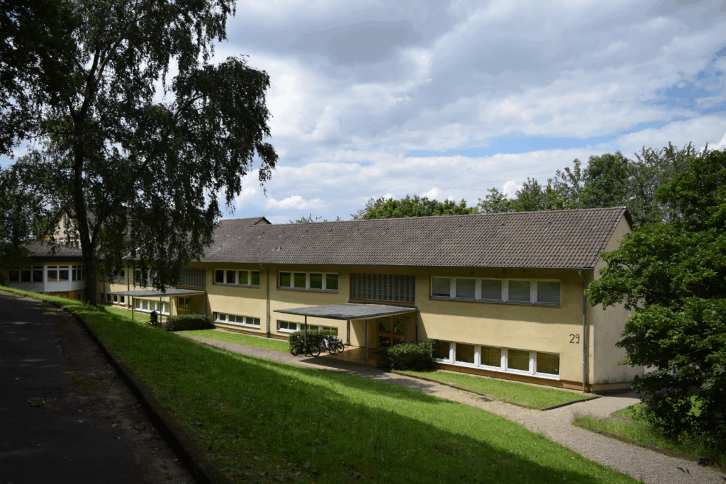 Die Rückseite des unteren Schulgebäudes